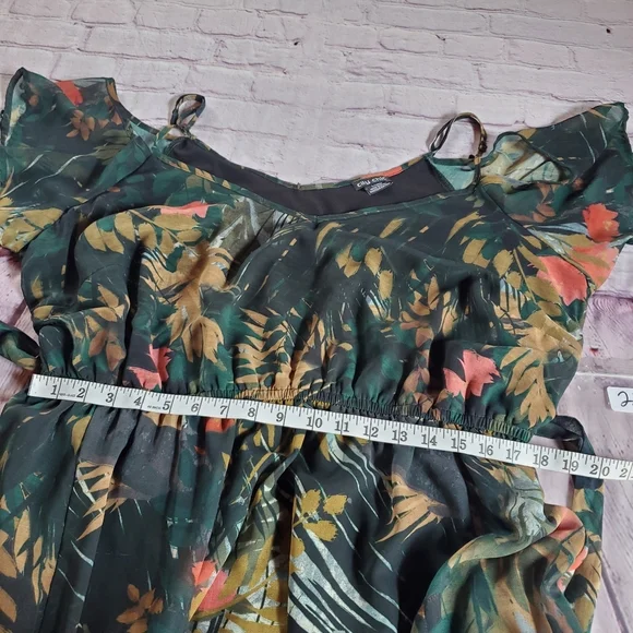 City Chic Floral Panter Cold-Shoulder Maxi Dress Short Sleeves 20W Slits Boho - Picture 11 of 14